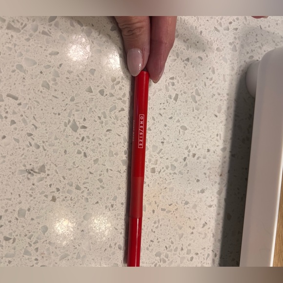 ONE/SIZE BY PATRICK STARRR
Point Made Waterproof Liquid Eyeliner Pen - Picture 1 of 2